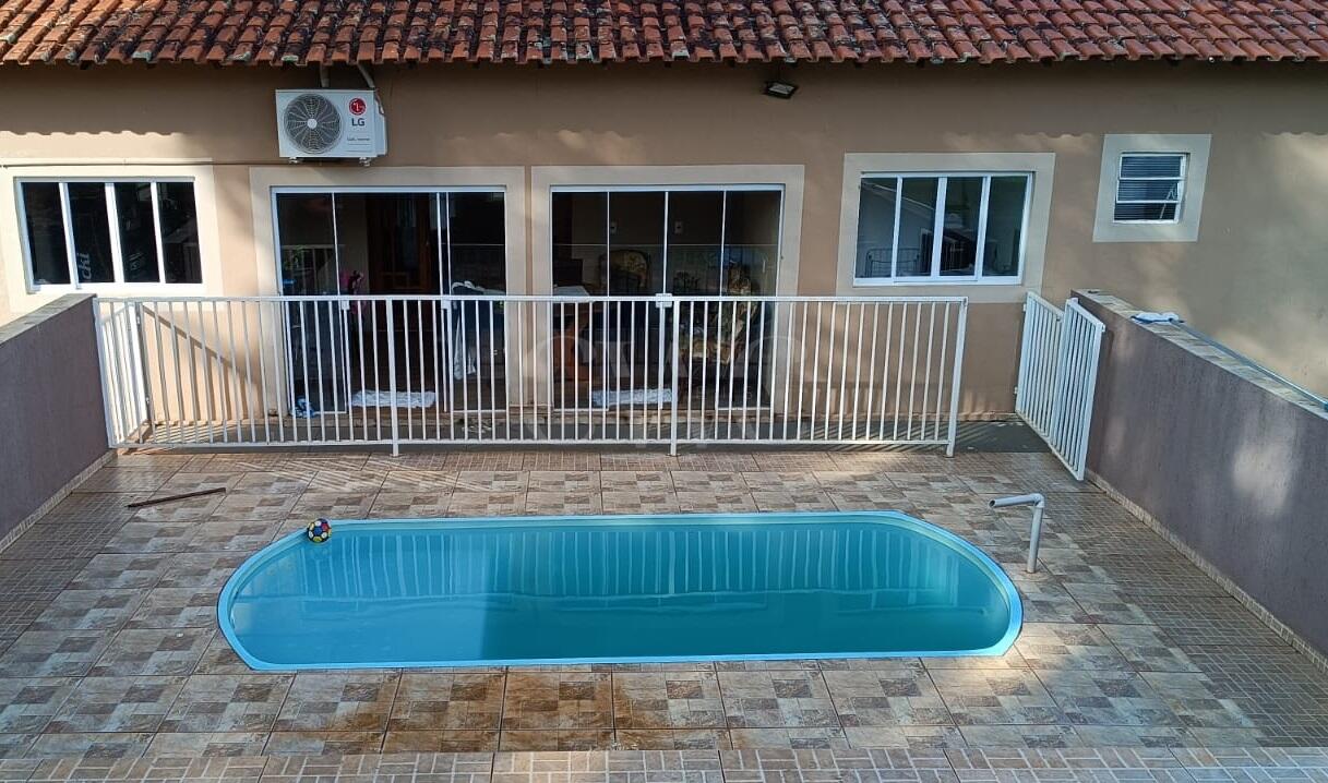 Casa com piscina - Analândia