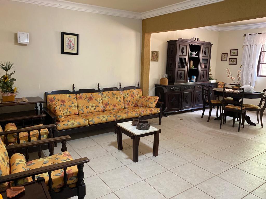 Chácara à venda em Analândia SP - 17.000m² no Centro com Mina d'água 