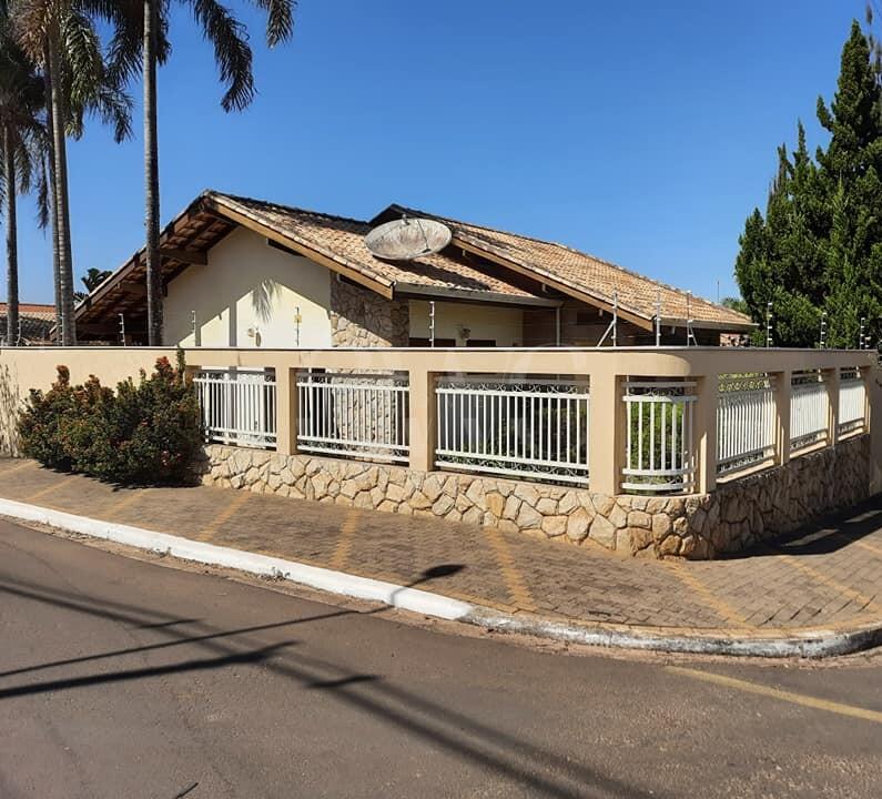 Refúgio de Luxo no Coração de Analândia, SP – Espaço, Conforto e Lazer Completo