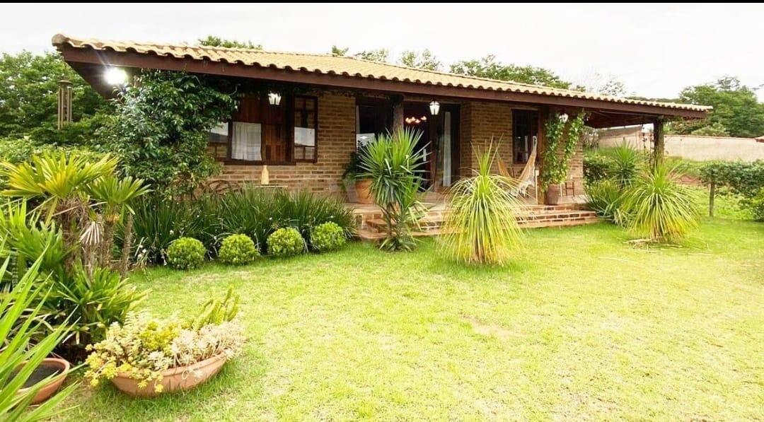 Exclusividade e Design: Refúgio Rústico Contemporâneo em Analândia, SP