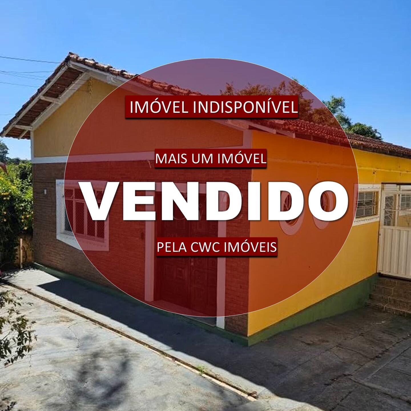 Casa à Venda no Centro de Analândia/SP | Terreno Amplo, Jardim e Pomar em Analândia-SP
